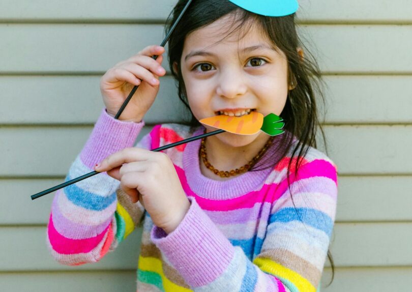 kid smiling with easter hat